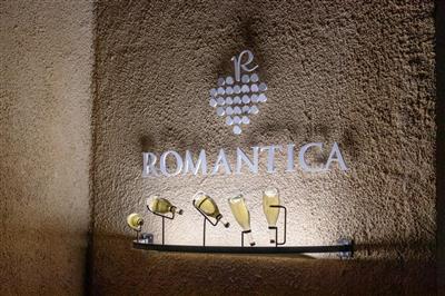 Romantica Franciacorta Extra Brut Millesimato DOCG (Sparkling White Wine)